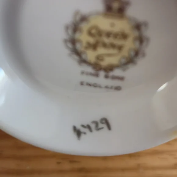 Queen Anne Fine Bone China Yellow Gold Filigree Teacup & Saucer Set - Picture 2 of 11